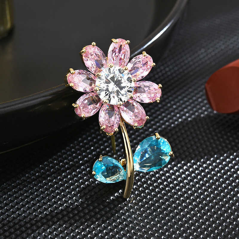 Pins Broschen Mode rosa Kristall Blume Damen Luxus Gold Farbe Zirkon Legierung Pflanze Brosche Sicherheitsnadel G230529