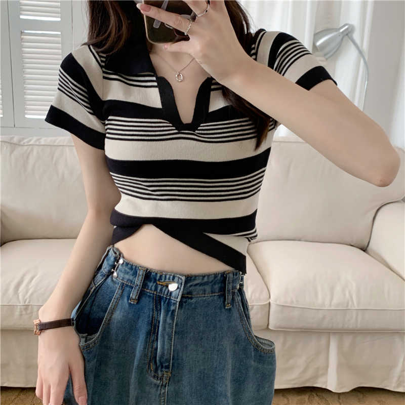 T-shirt Summer Sticked Crop Top Girls Striped Tshirt Women's Retro Polo V-ringen Kort ärm Elastisk kappa T-shirt P230602