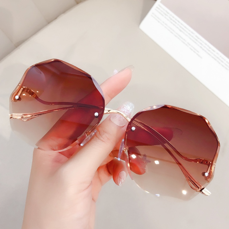 Neue Mode Große Rahmen Randlose Cut Edge Sonnenbrille Weibliche Polygon Metall Arc Spiegel Bein Net Rote Sonnenbrille