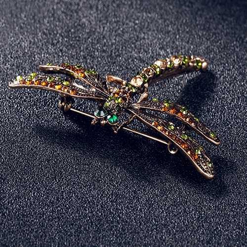 Pins broszki luksusowe krystalicznie kamienne biżuteria ślubna urocza impreza Dragonfly Party Chest Women's Daisy Cyrron Sweter narciarski G230529