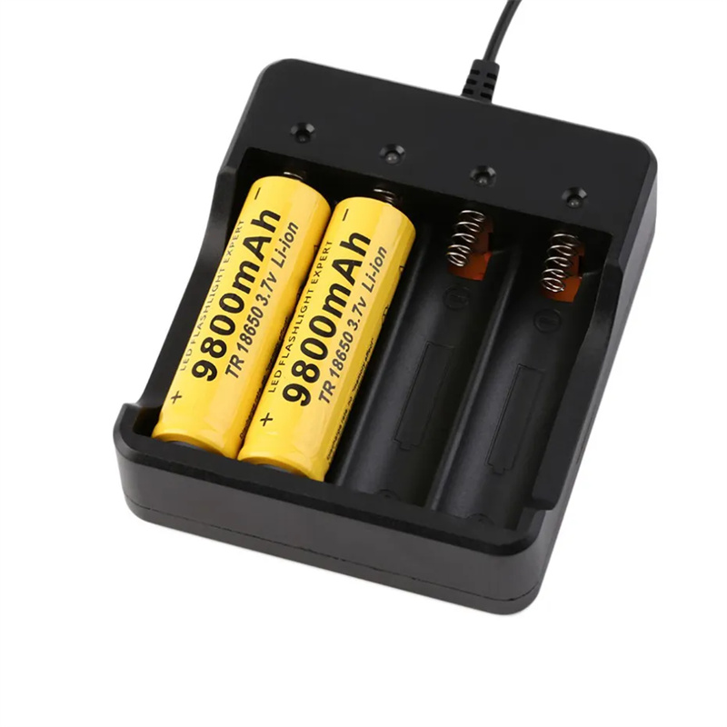 4 slots 18650 Batteriladdare EU US Plug AC 110V 220V 4.2V Smart Four Charging för Li-ion laddningsbara batterier