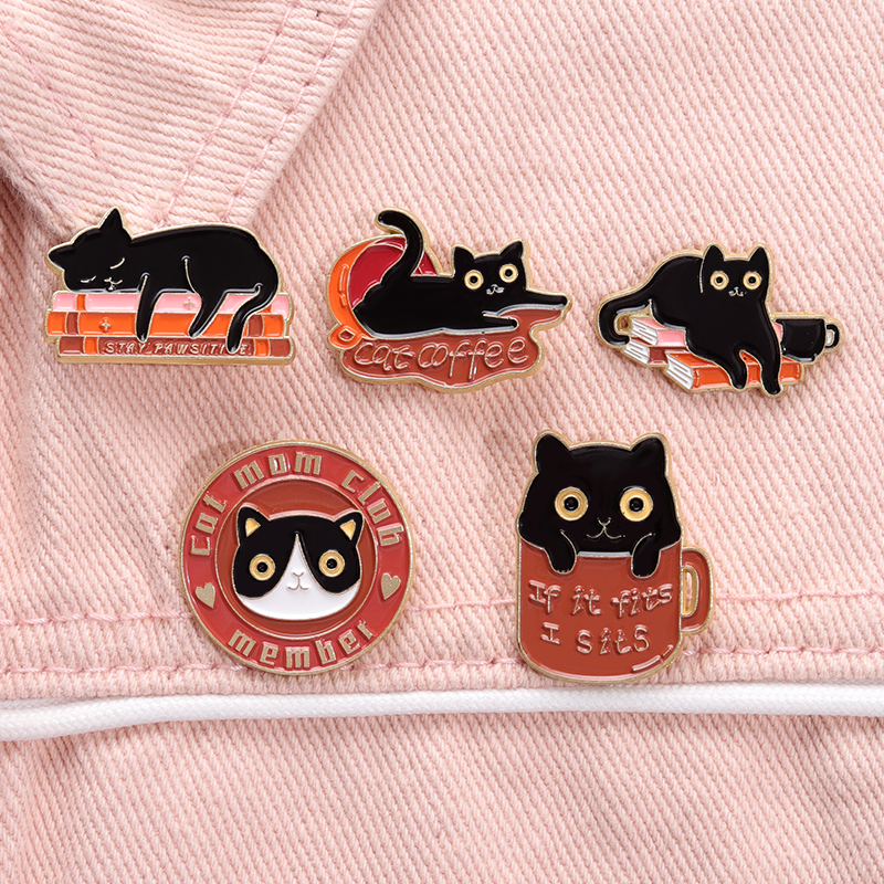 Animaux café émail broche chat noir Club personnalisé sac à dos chapeau amis accessoires chaton broche Badge revers vêtements bijoux