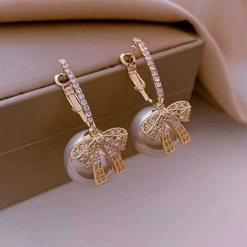 Charme Vintage cristal de luxe léger adapté aux femmes à la mode noeud papillon floral imitation perle boucles d'oreilles mariage fête bijoux cadeaux G230602