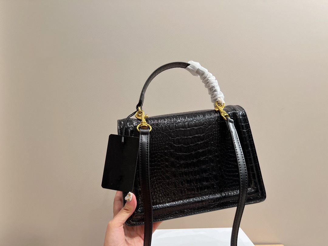 Sac à bandoulière à motif crocodile à la mode avec sac à rabat pour femme de grande capacité, logo en métal en forme de cœur, ouverture de la boucle de designer sac de luxe ID royalfashion_bag