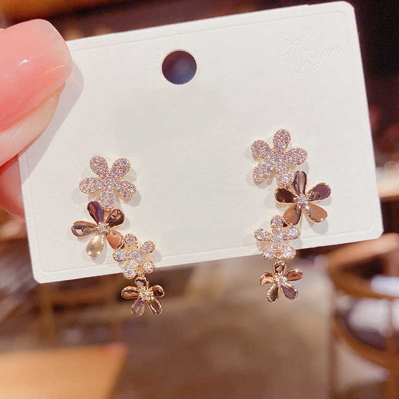 2022 nouveau Daisy Stud classique printemps/été fleur cristal boucles d'oreilles élégant femmes mode bijoux G230602