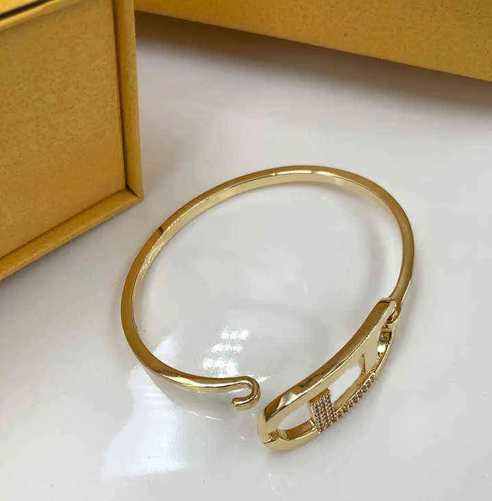 Simple Designer Love Bracelet Gold Silver Cuff Bangle Clássico Letra F Pulseiras Para Mulheres Fashion Charm Joias
