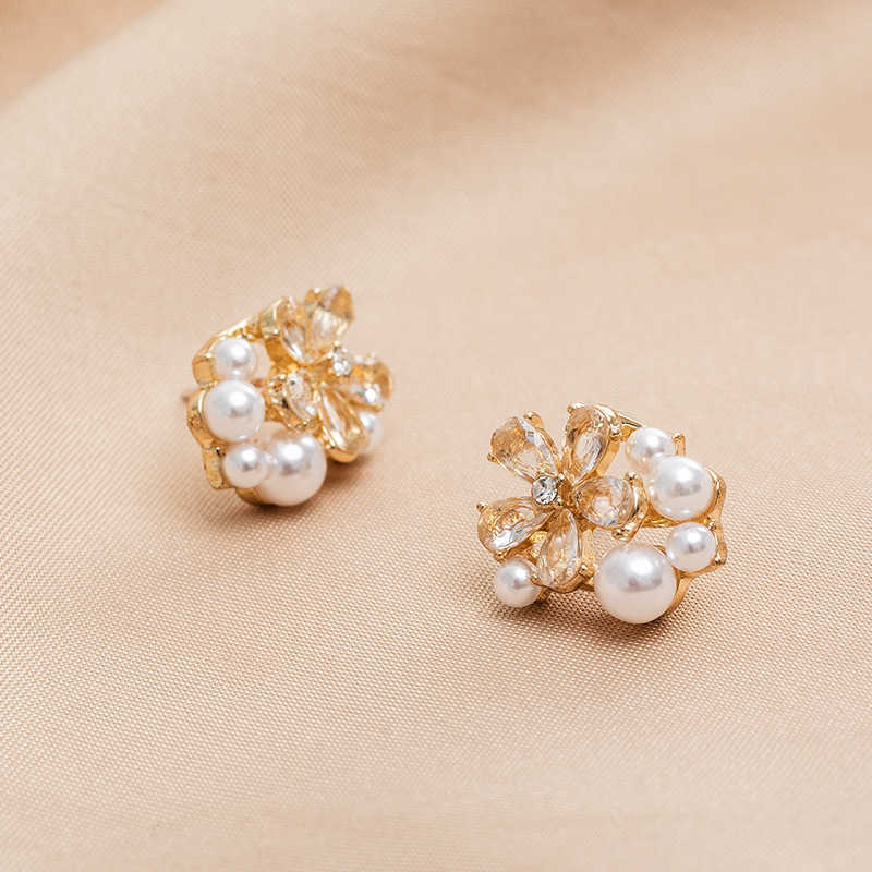 Stud South Korea Small Fresh Sweet Crystal Exquisite Copper Inlaid Zircon Flower Leaf Ornaments Women's Earrings Fashion Jewelry G230602