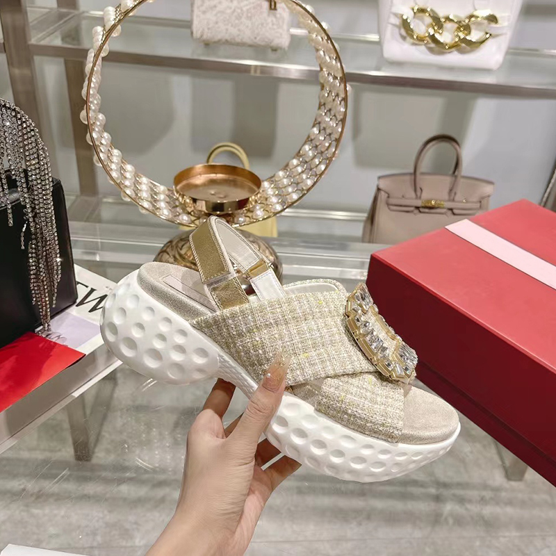 Designer Casual Shoes Luxury Brand Summer New Thick Bottom Botting Drill Buckle Mesh Sandal Höjande skor Bekväm elegant allt passar utomhussportskor