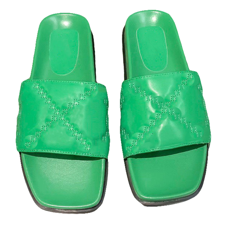 2023 Designerskie Kapcia Damskie Kwadratowe palce płaskie sandały Letnie skórzane zjeżdżalnie Kobieta Mule Murzy Haft Haftowe Krzyżne peptobles Sandales Buty zewnętrzne Buty zewnętrzne
