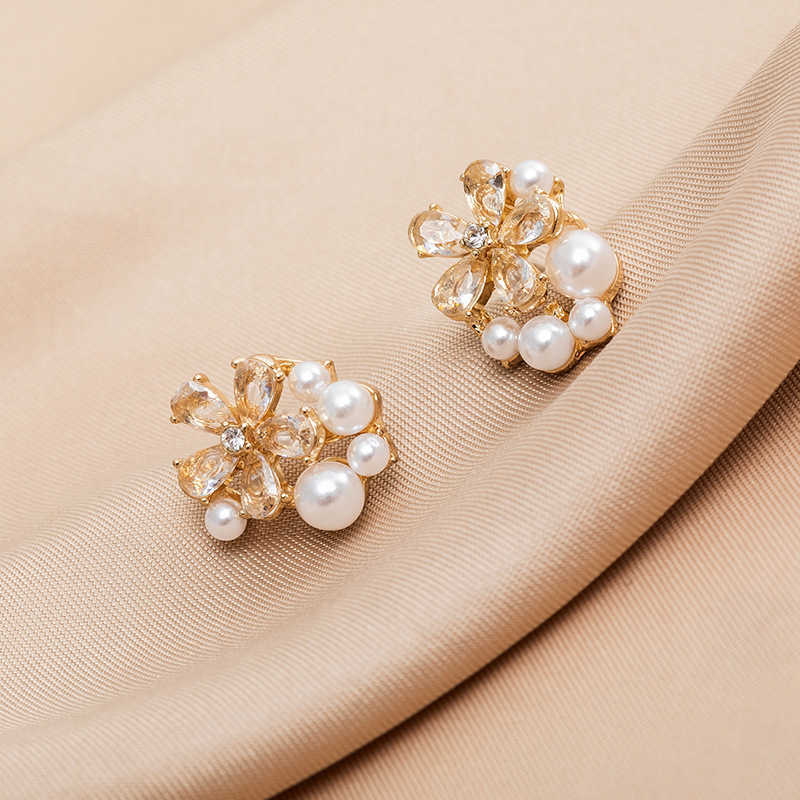 Stud South Korea Small Fresh Sweet Crystal Exquisite Copper Inlaid Zircon Flower Leaf Ornaments Women's Earrings Fashion Jewelry G230602