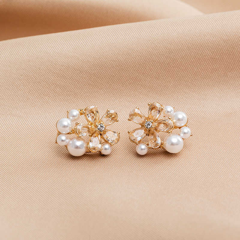 Stud South Korea Small Fresh Sweet Crystal Exquisite Copper Inlaid Zircon Flower Leaf Ornaments Women's Earrings Fashion Jewelry G230602