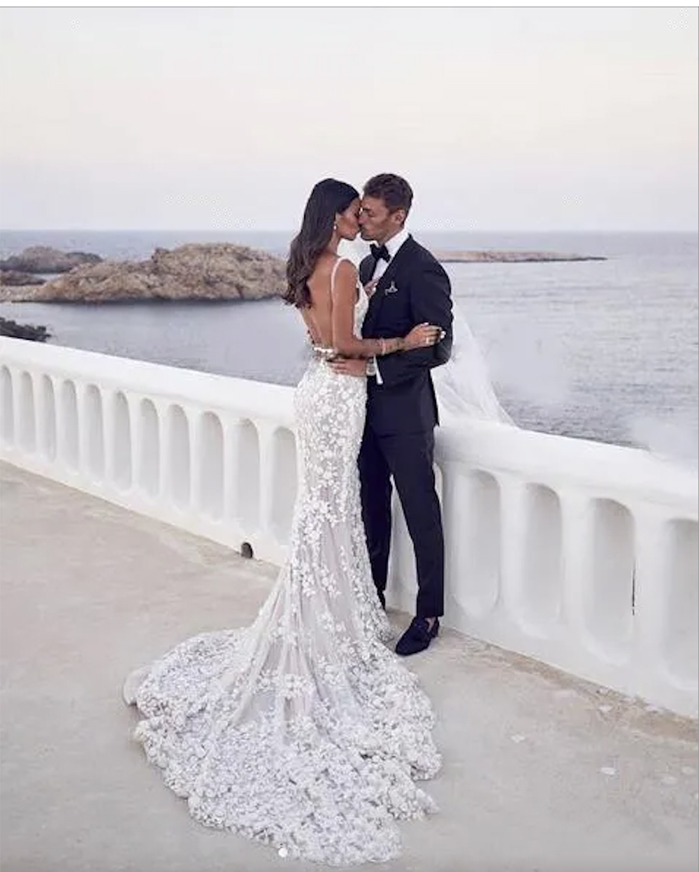 Abiti da sposa a sirena in pizzo romantico con scollo a V e pavimento senza schienale Abiti da sposa lunghi Abiti da sposa Abiti da sposa