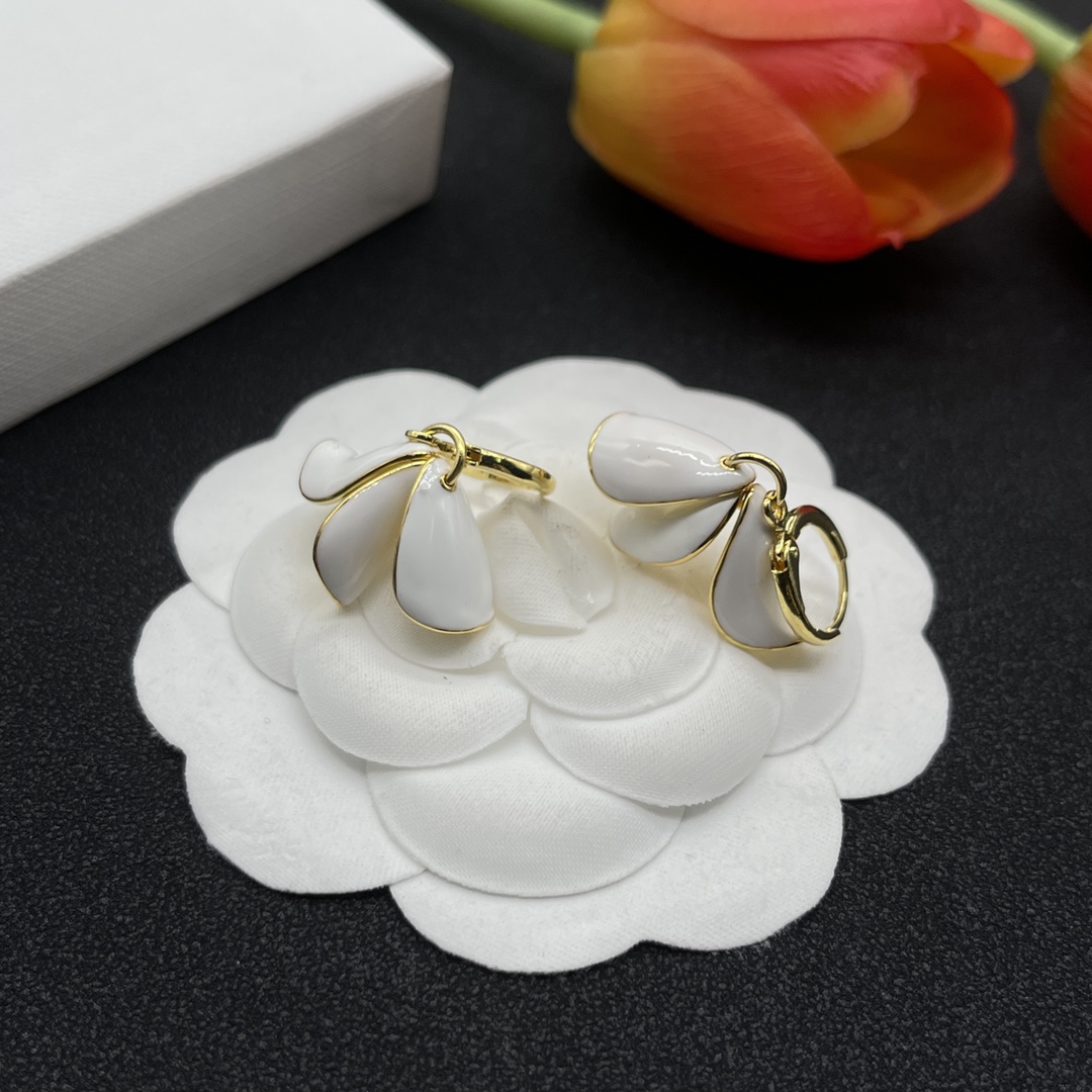 Pendientes de flor blanca de diseñador de lujo para mujer, aretes simples elegantes de oro y plata para mujer, joyería de fiesta de alta calidad