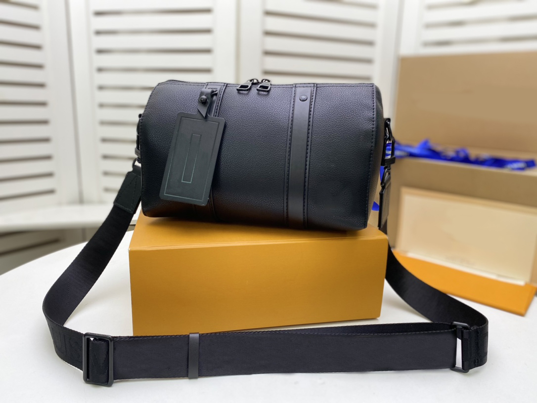 Üst lüks omuz çantaları keepall 40 seyahat çantası bandouliere moda büyük el çantaları seyahat kılıfları tasarımcı erkekler ve kadınlar gerçek deri siyah bagaj çantaları 42cm
