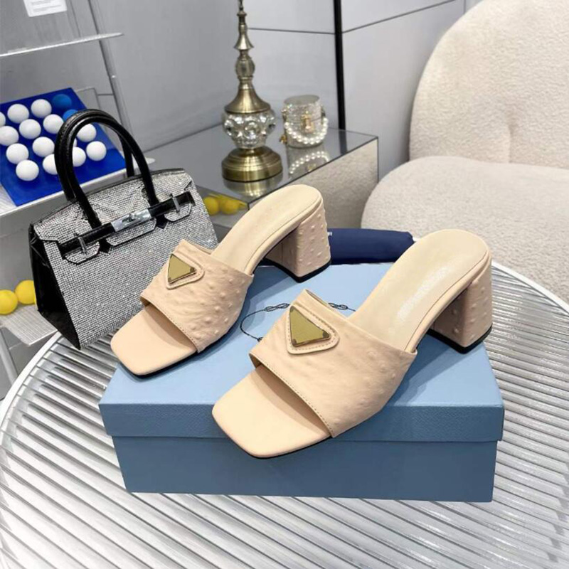 Mode kvinnor pumpar sandaler monolit muller halvt bogseringsreglage Italien Populära gummikalvskinnsglas Designer Summer Evening Dress Gift Grov Hälen Sandal Box EU 35-43