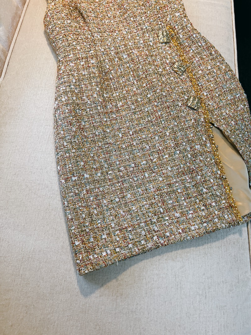 2023 Sommerkleid aus goldfarbenem Tweed mit Perlen, ärmellos, Rundhalsausschnitt, getäfelt, geteilt, kurze Freizeitkleider A3L043319