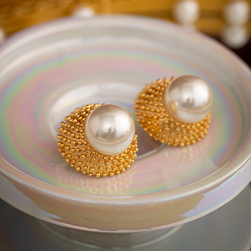 Pearl Ear Studs Women's French Luxury Temperament Gold Earring Elegant Fashion Earrings E381