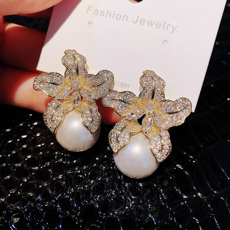 Fashion luxury designer diamond zirconia flower sparkle pearl stud earrings for women girls with silver post stunning classic chic style jewelry