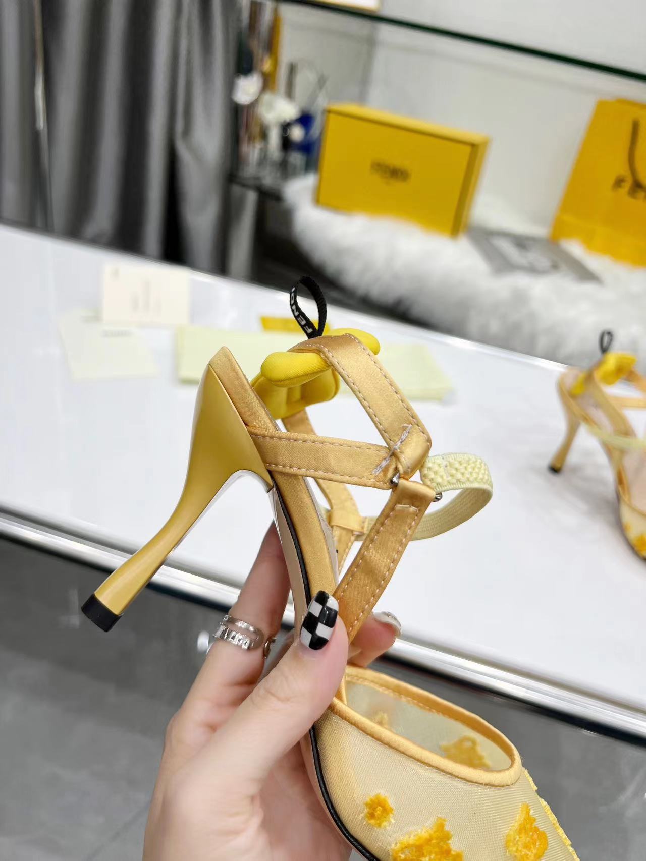 Ankelband smal montering stilettspetsade klänningskor nano mesh tyg sandaler kvinnor spets kvällskor lyxdesigner höga klackar skor fabrikskor med låda