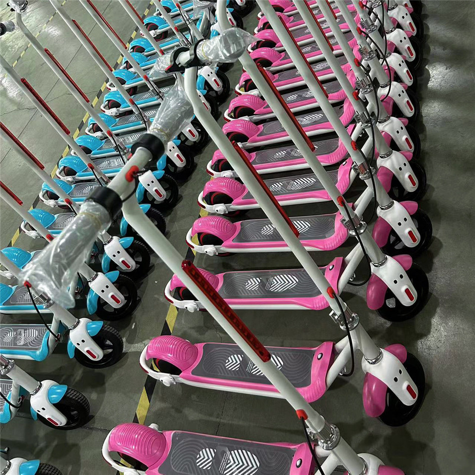 Le nouveau scooter électrique pour enfants de 6,5 pouces à charge élevée et léger pour enfants prend en charge les expéditions en vrac par mer