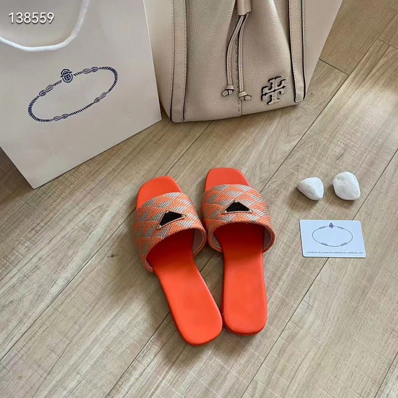 Mode kvinnliga sandaler triangelvävning tofflor hotell roliga lägenheter skjutreglage Italien Delikat gummiläder Enkla bilder Designer Summer Banket Slipper Box EU 35-42