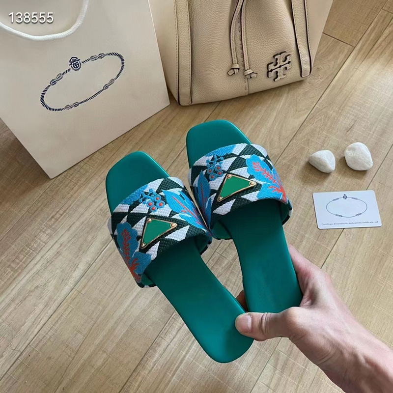 Mode kvinnliga sandaler triangelvävning tofflor hotell roliga lägenheter skjutreglage Italien Delikat gummiläder Enkla bilder Designer Summer Banket Slipper Box EU 35-42