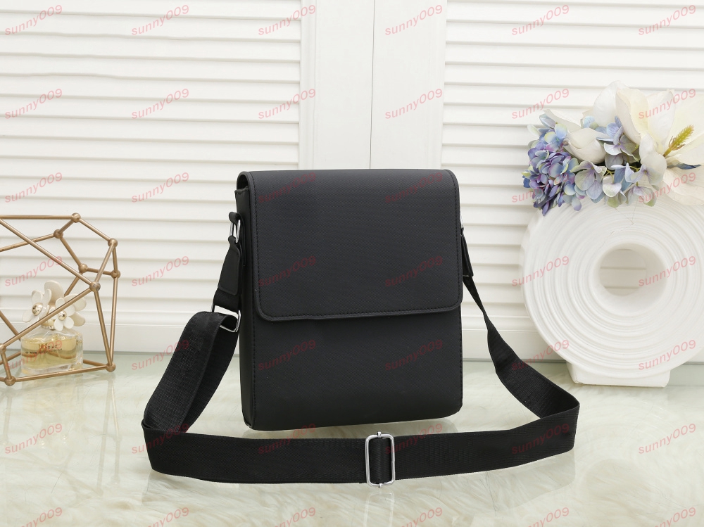 Large Capacity Retro One Shoulder Bag Crossbody Bag Luxury Official Bag Postman Back Pack Trend Designer Computer Bags File Package