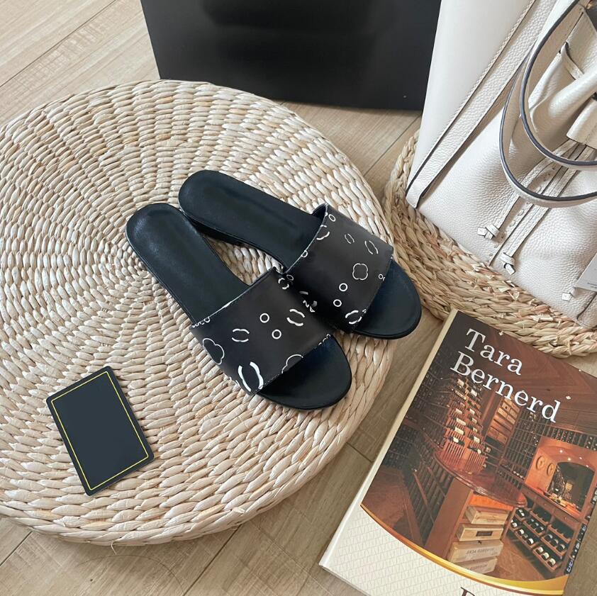 Zomer Designer high-end vrouwen slippers Schapenvacht pads Mode casual Luxe Geborduurde sandalen Flip-flops Hoge kwaliteit gratis verzending