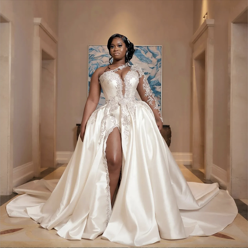 2023 Bianco Plus Size Arabo Aso Ebi Cristalli Abito da sposa High Split ragazza nera scintillante Una spalla Abiti da sposa in raso sexy