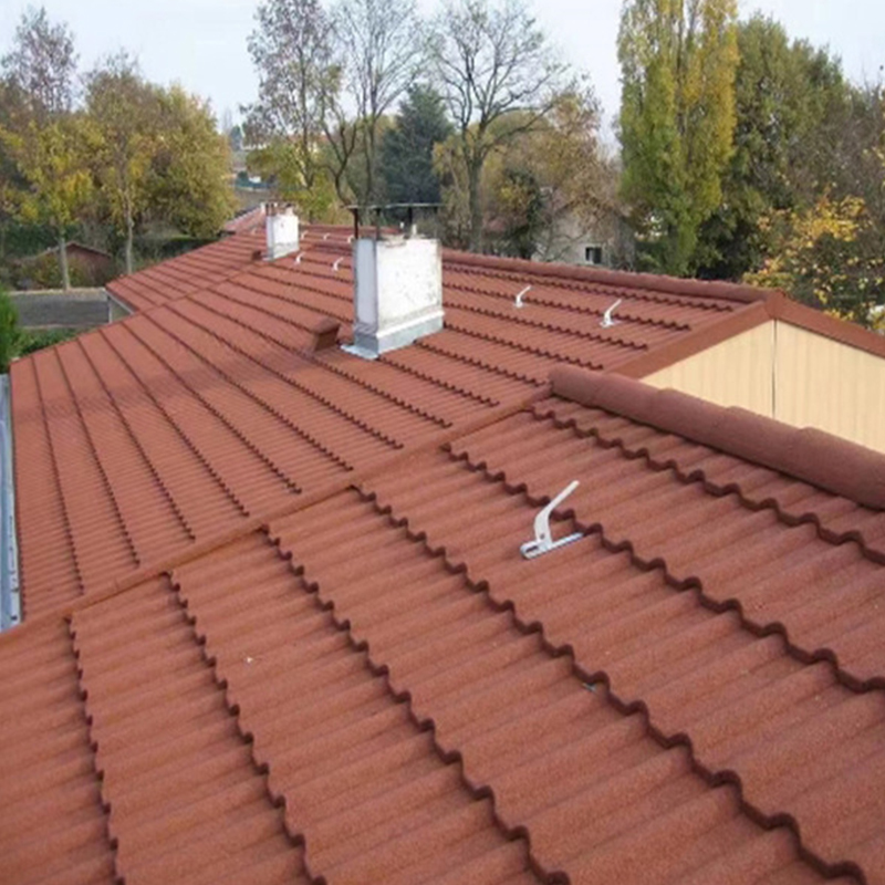 Fabrikant nieuwste zandkleurige metalen tegel golfkleur steen gecoate metalen dakpan voor villa Neem contact met ons op voor aankoop