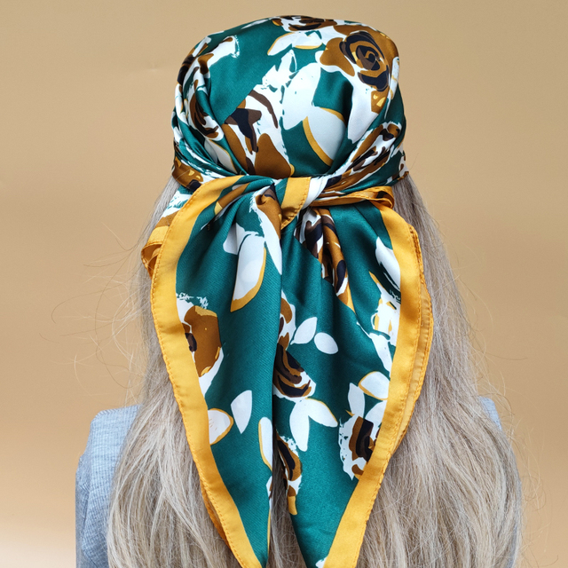 Four Seasons Style Kerchief Sunscreen Square Headscarf Luxury 70x70cm Silk Hijab Populära Women Beach Scarves