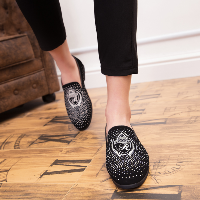 Erkek Ayakkabı İngiliz Tarzı Siyah Siyah Loafers Toe Klasik Retro El İşlemeli Rahat Nefes Alabilir İş Resmi Ayakkabı Sokak Serisi Bezelye Ayakkabı
