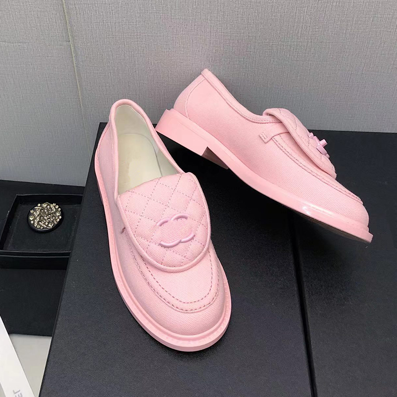 2023 Four Seasons Släppande brittisk stil loafers Sandaler Womens Designer Luxury Denim Breattable Soft Casual Sandal Lady Round Head Bean Non-Slip Lazy Shoes