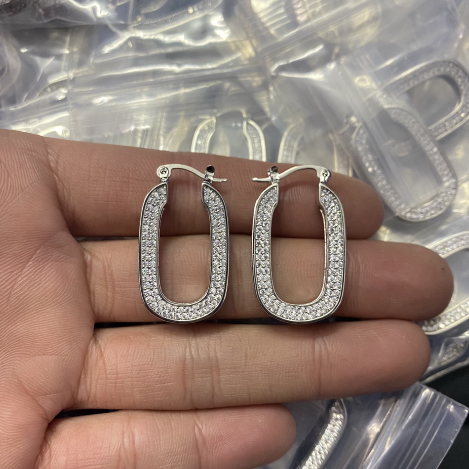 Nya fulla diamanter Gold Hoops örhängen diamanter Feminin stil slät vita guldpläterade öronstänger lyxiga smycken e3028