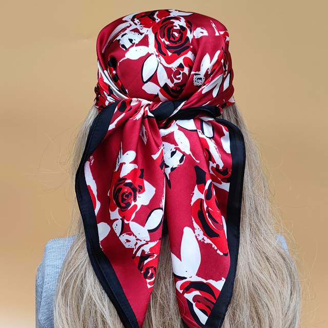 Four Seasons Style Kerchief Sunscreen Square Headscarf Luxury 70x70cm Silk Hijab Populära Women Beach Scarves