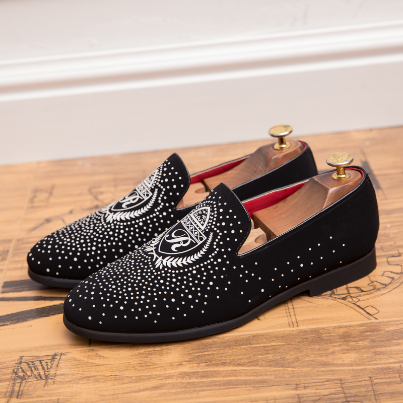 Oxford skor nya män klänning skor spetsiga huvud läder skor dagligen professionell bankett formella skor klassiska enkla casual affärsskor hand broderade loafers