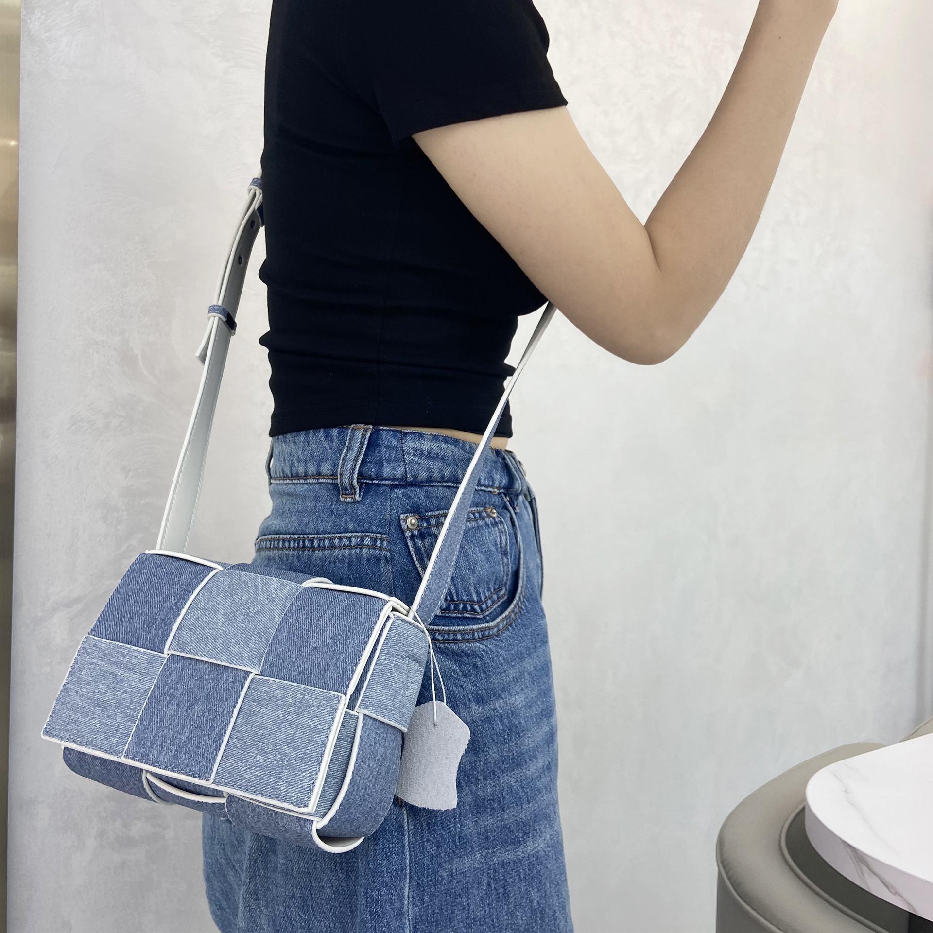 Denim Shoulder Bags Clutches Envelope Bag The Pouch Luxury Brand Women Jodie Totes Designer Round Shape Purses and Handbags Weave Messenger Crossbody Underarm Bag