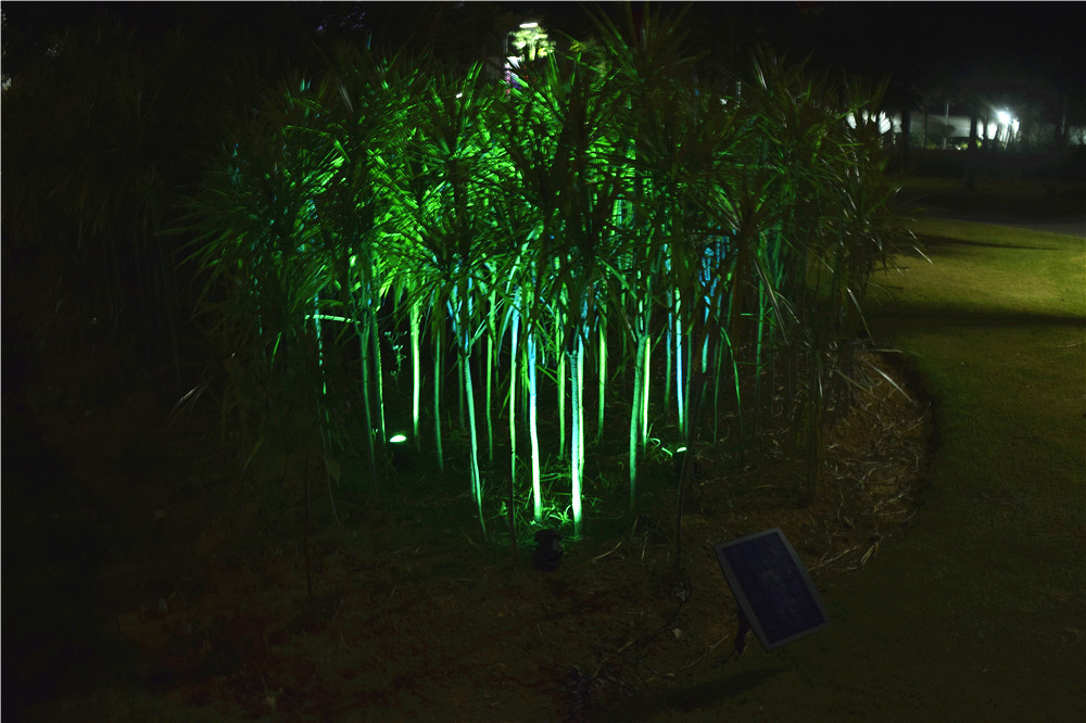 Proiettore faretti a LED ad energia solare con 3 lampade l'illuminazione di decorazioni esterni di laghetti da giardino