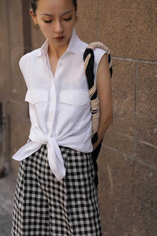女性のブラウスシャツデザイナーハイエンド夏のミニマリストスタイルダブルポケット気質袖のゆるいフィッティングシャツxph7