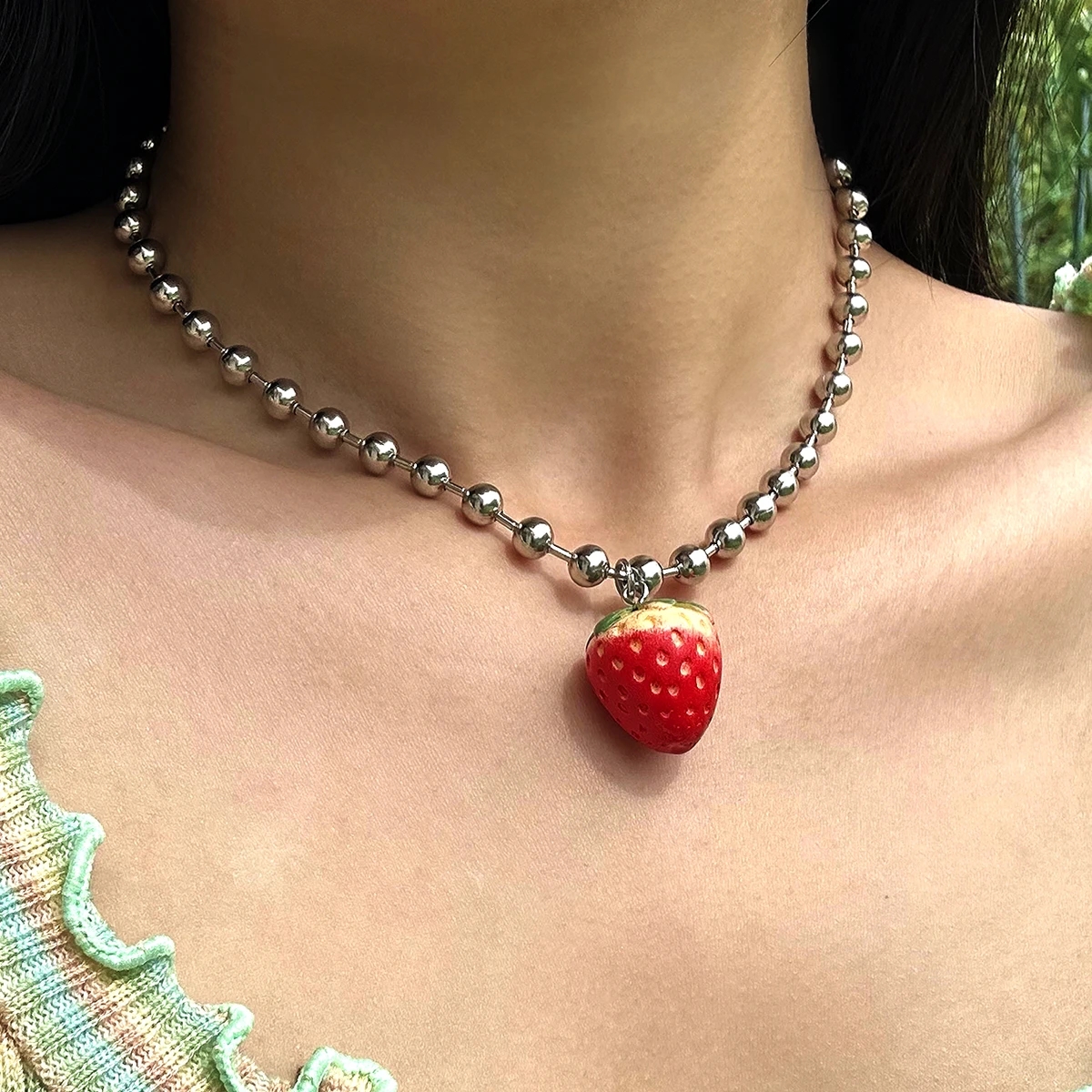 Creatieve Ronde Bal Ketting Met Aardbei Hanger Choker Ketting Vrouwen Sieraden Kraag Punk Hals Ketting Bruiloft Straat Gift