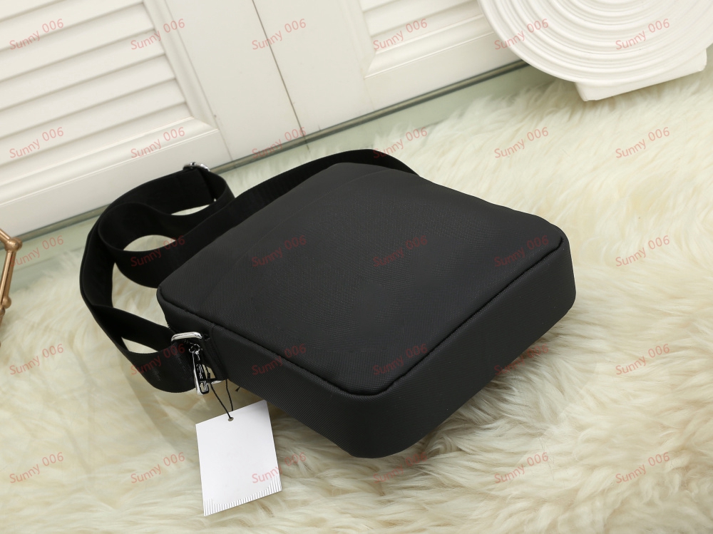 Sac à bandoulière simple et à la mode Une épaule Petit sac à dos Sacs de sport de loisirs de luxe Designer Light Mailman Bag File Package