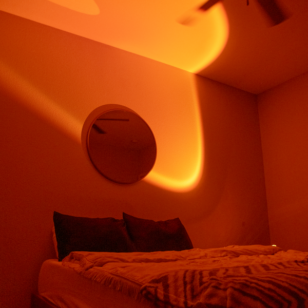 Nellsi Lampada da Proiezione Tramonto, Proiettore a i che Cambiano Luci a LED Lampada da Terra Decorazione della Camera Luce Notturna Rotazione di 360 Gradi Festa/Camera da Letto/Decorazioni la Casa Tramonto