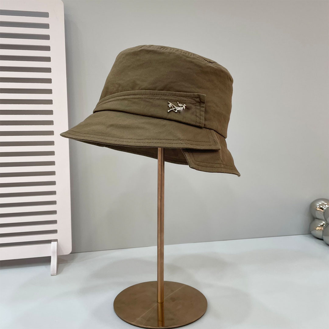 Chapeau de seau de créateur de vacances pour femmes d'été Mode Voyage en plein air Sports Protection solaire et ombrage Métal Animal Os Broderie 3 Couleurs casquette