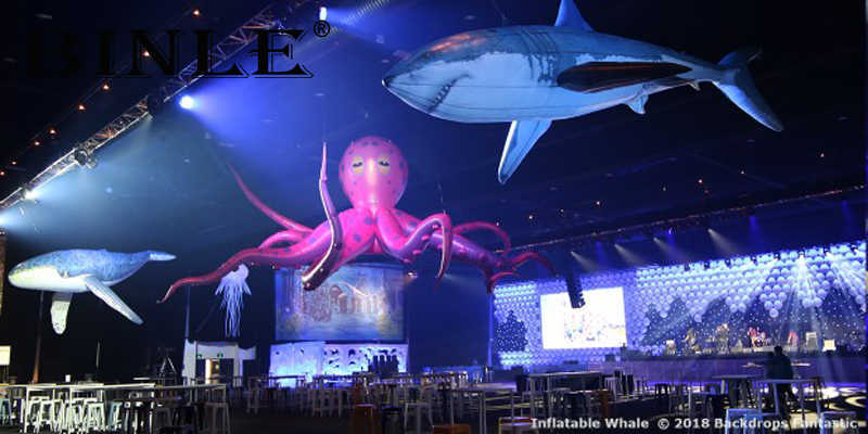 Baleine gonflable géante de thème d'océan de la meilleure vente 8m long pour l'événement de vacances de supermarché de partie accrochant la décoration animale