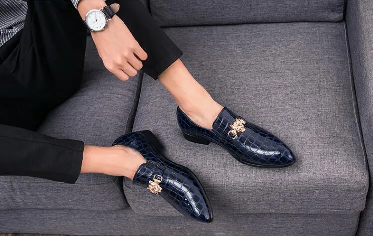 2021 New style Luxury Italian fashion mens dress shoes leather wedding shoes Business Office Flats Casual Party Driving Shoes M670