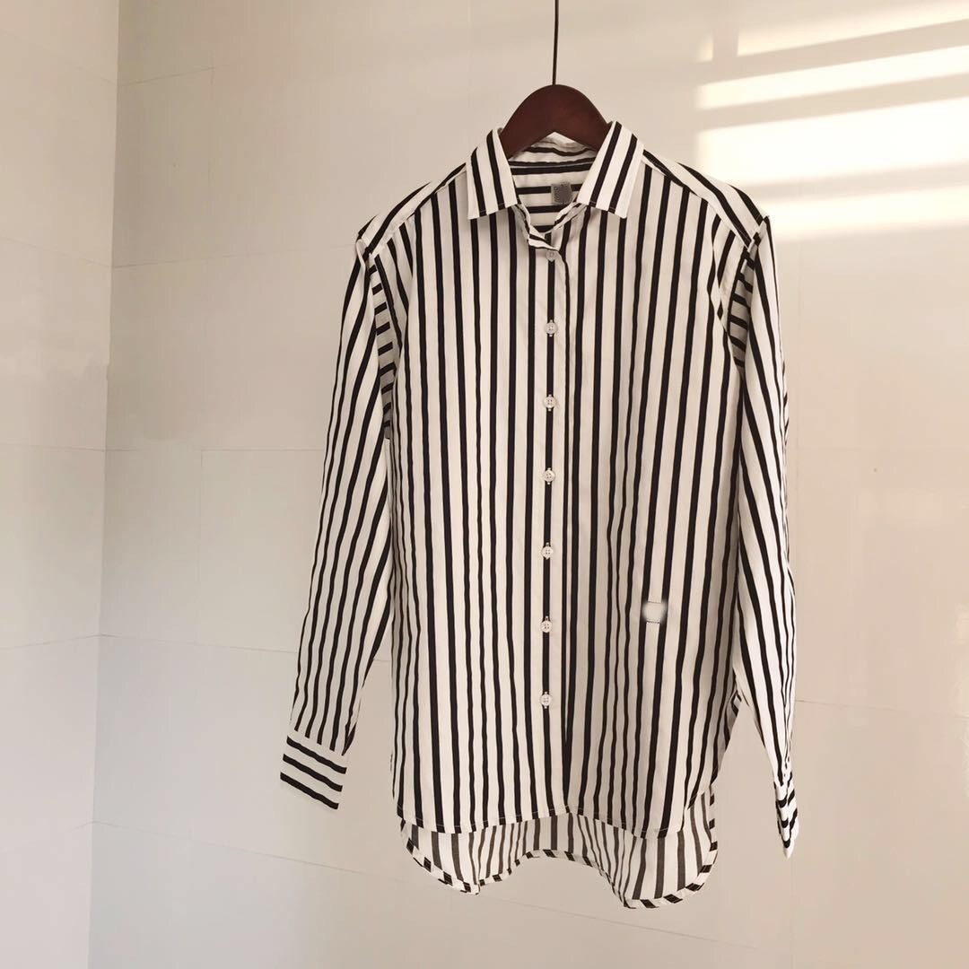 23ss toteme Camisa bordada solta silhueta preta e branca listrada para blusa feminina de manga comprida Tamanho XS S M