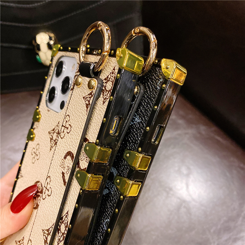 Luxury Flower Print Square Plating Wristband Vogue Phone Case för iPhone 14 13 12 11 Pro Max Samsung Galaxy S23 Ultra S22 Plus S21 S20 Retro Geometric Leather Back Cover Cover