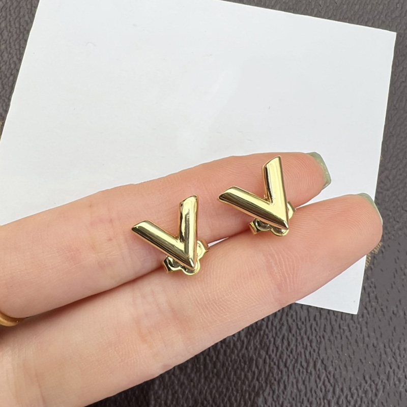 Women Luxury Designers Small Brand Letter Stud Earring 18k Golden V Studs Earrings For Womens Mens Wedding Party Designer Jewelry 2306134BF