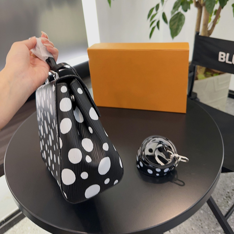 Cluny Bags Clutch Totes Designer YK Brand Bag prickar 2023 Nya Crossbody Luxurys handväskor mode axel högkvalitativ pumpa hängväska