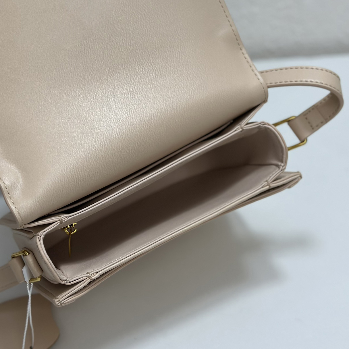 Cuir de vachette Dames Designer Hangbag sac à bandoulière mode sac à bandoulière rabat postier portefeuilles croix corps mode woc cartes sac à main sac de selle